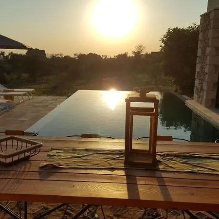 Pierre-parabita فيلة