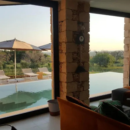 فيلة Pierre-parabita